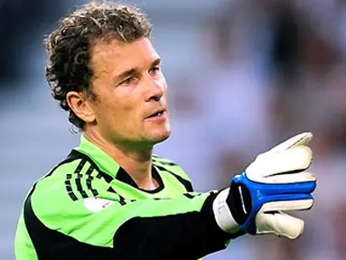 German goalkeeper Jens Lehmann gestures during the Euro 2008 championships semi-final football match Germany vs. Turkey on June 25, 2008 at St Jakob-Park stadium in Basel, Switzerland. AFP PHOTO / PIERRE-PHILIPPE MARCOU