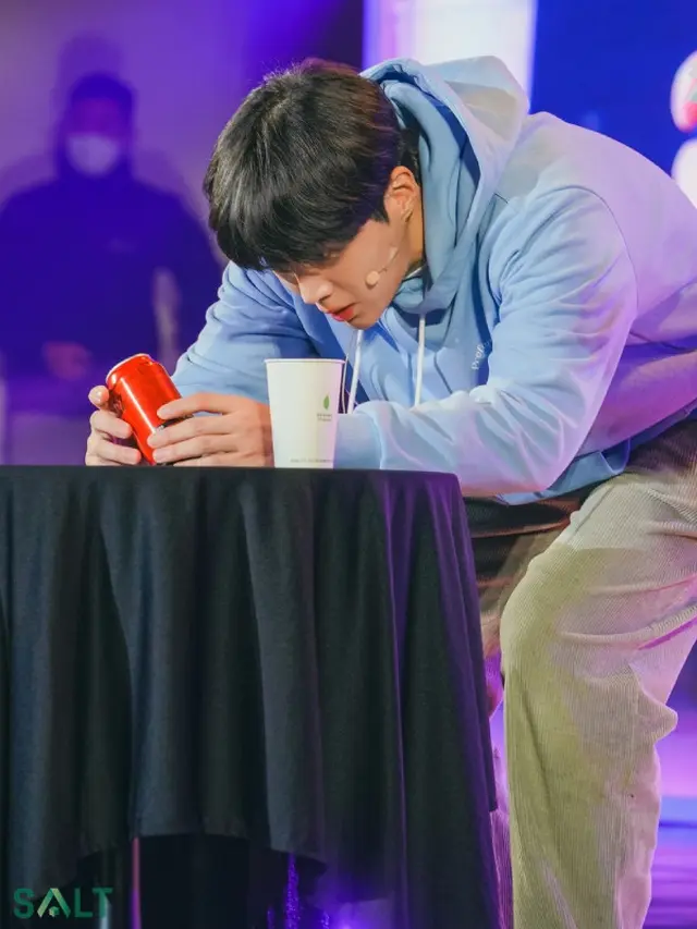Potret Kim Seon Ho Saat Gladi Resik Sebelum Fan Meeting di Daeyang Hall, Sejong University, Korea Selatan, Berlangsung