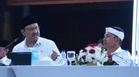 Menteri Sosial Republik Indonesia Saifullah Yusuf (Gus Ipul) bersama Gubernur Jawa Barat Dedi Mulyadi di acara Peningkatan Peran Kepala Desa dan Kepala Kelurahan se-Jawa Barat di Bandung, Senin (28/4/2025).
