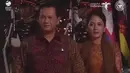 Perdana Menteri Kamboja Hun Manet dan Ibu Pich Chanmony. Sang ibu memadukan batik di lehernya dengan busana warna orangenya. [@sandiuno]