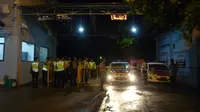 Polisi menjaga ketat Dermaga Wijayapura, penyeberangan menuju pulau penjara Nusakambangan, Cilacap. (Liputan6.com/Idhad Zakaria)