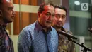 Mantan Menteri Perdagangan (Mendag) M Lutfi memberikan keterangan kepada awak media usai menjalani pemeriksaan di Gedung Bundar Jampidsus Kejaksaan Agung (Kejagung), Jakarta, Rabu (9/8/2023). (Liputan6.com/Faizal Fanani)