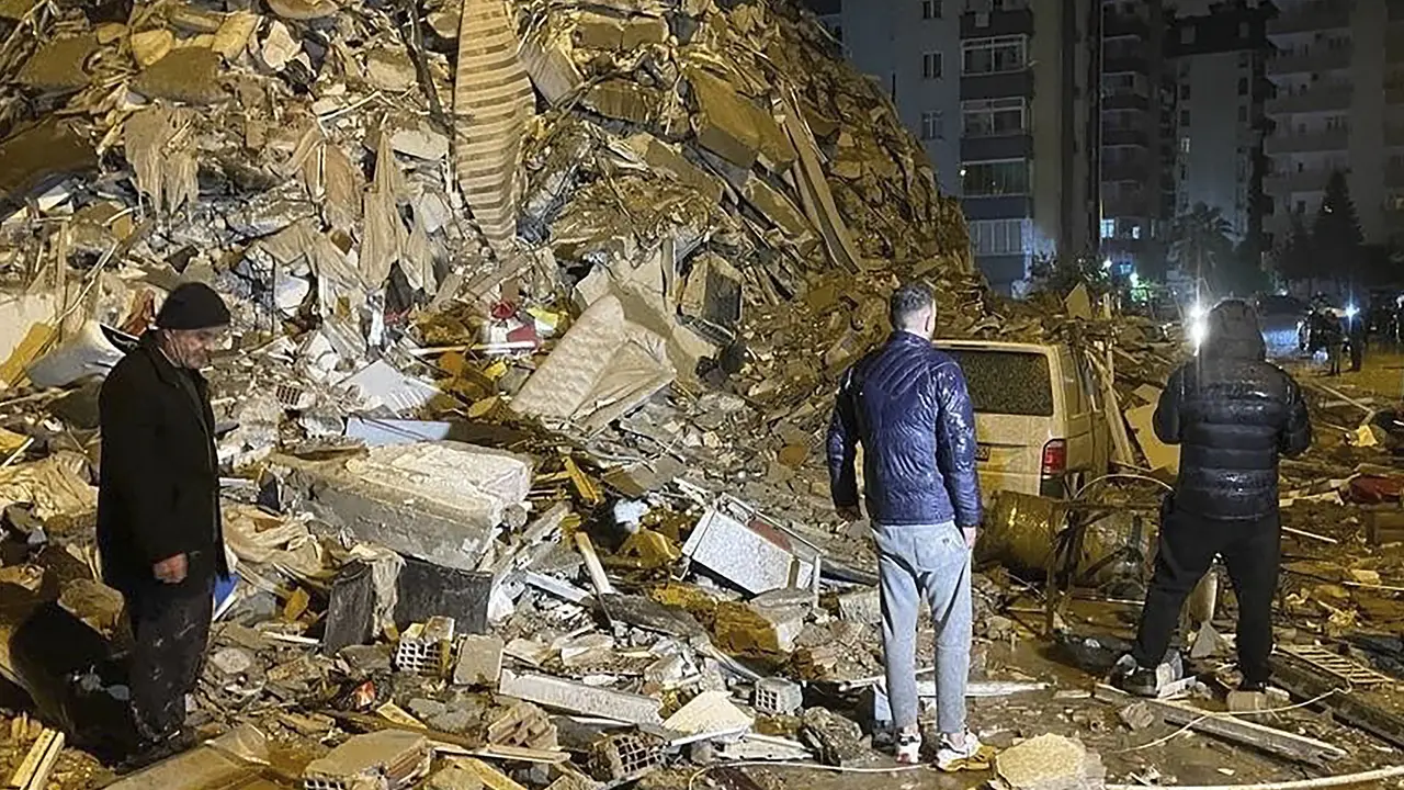 Penampakan Kerusakan Akibat Gempa Dahsyat Magnitudo 7,8 di Turki, Sejumlah Bangunan Runtuh