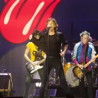 Ronnie Wood, Mick Jagger dan Keith Richards para personel band asal Inggris, The Rolling Stones, tampil di konser di Macau, Cina (9/3/2014). (Bintang/EPA)