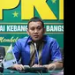 Sekjen PKB Abdul Kadir Karding saat konferensi pers mengenai pernyataan sikap Fraksi PKB atas kisruh DPR, Senayan, Jakarta, Kamis (13/11/2014) (Liputan6.com/Andrian M Tunay)