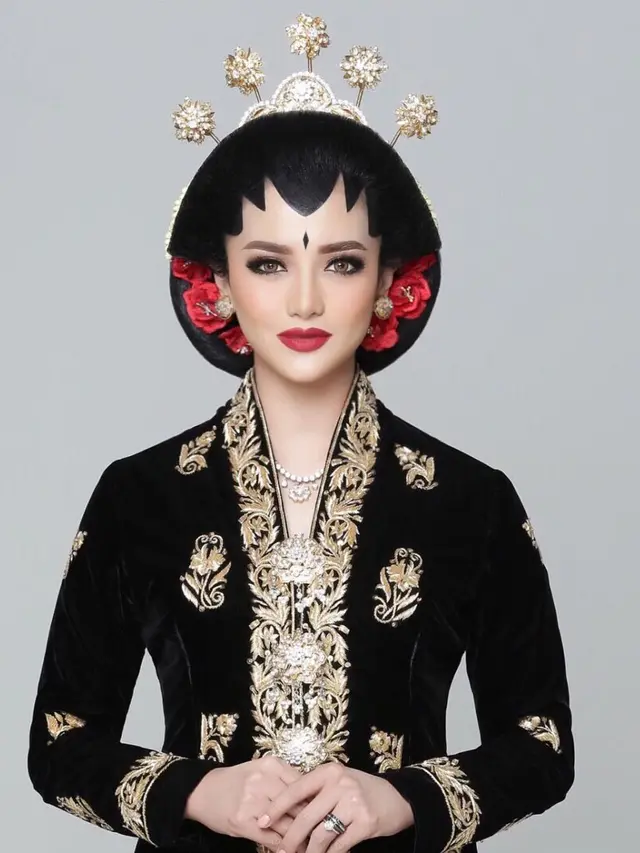 Pesona 7 Selebriti Indonesia Bergaya ala Pengantin Jawa, Bikin Pangling