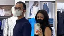 Segera jadi ibu, aura kebahagiaan dan keibuan Indah Indriana suda mulai terpancar. tak sedikit netizen yang memuji artis kelahiran 5 November 1988 ini makin cantik saat tengah mengandung. Baby bump sudah sangat terlihat, tak diketahui kini usia kandungan Indah memasuki bulan keberapa. Pasalnya pemenang ajang Gadis Sampul 2005 ini jarang bagikan soal kehamilannya. (Liputan6.com/IG/@indahindriana)