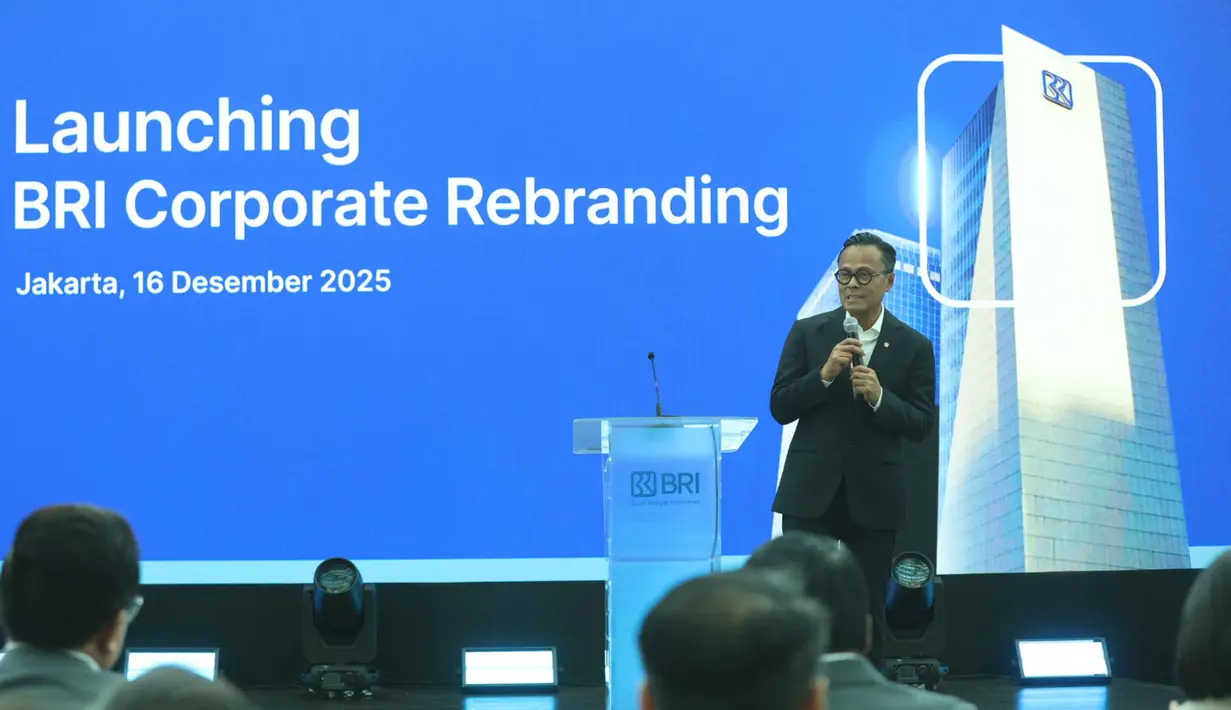 Dony Oskaria mengimbau, perusahaan BUMN yang melakukan rebranding atau transformasi di lingkungan BUMN tidak boleh dimaknai sekadar perubahan logo atau nama semata. Tampak dalam foto, Kepala BP BUMN dan COO Danantara Indonesia, Dony Oskaria saat memberi keterangan pada acara Launching BRI Corporate Rebranding, di Menara BRIlian Jakarta, Selasa (16/12/2025). (Kapanlagi.com/Budy Santoso)