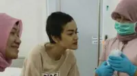 Julia Perez Berharap Mukjizat Air Zam-Zam Sembuhkan Kankernya