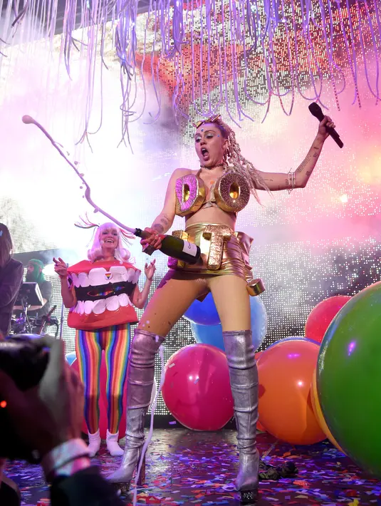 Kabar beredar yang begitu cepat melalui media internet dan medsos itu langsung diklarifikasi oleh pihak Miley Cirus. Bahkan dengan tegas bahwa berita kematiannya itu palsu belaka. (AFP/Bintang.com)