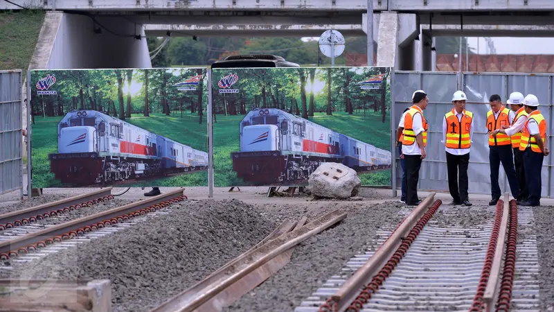 20151214-Presiden Jokowi Tinjau Pembangunan Kereta Bandara Soetta