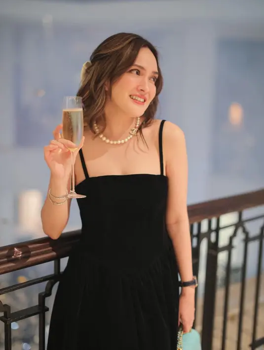 Tanpa outfit yang mewah, Shandy Aulia memilih terlihat low profile saat merayakan malam tahun baru [@shandyaulia]