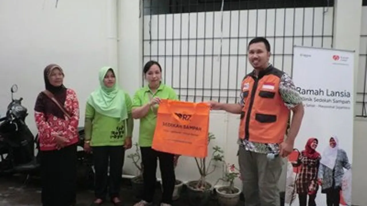 Cek kesehatan di Klinik Sedekah Sampah yang ada di Desa Mojosongo, Kota Solo cukup bayar pakai sampah. (Foto: Rumah Zakat)