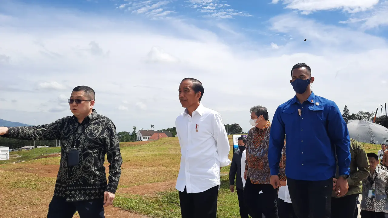 Presiden Joko Widodo atau Jokowi saat ditemui di Kawasan Ekonomi Khusus (KEK) Lido Kabupaten Bogor Jawa Barat, Jumat (31/3/2023).
