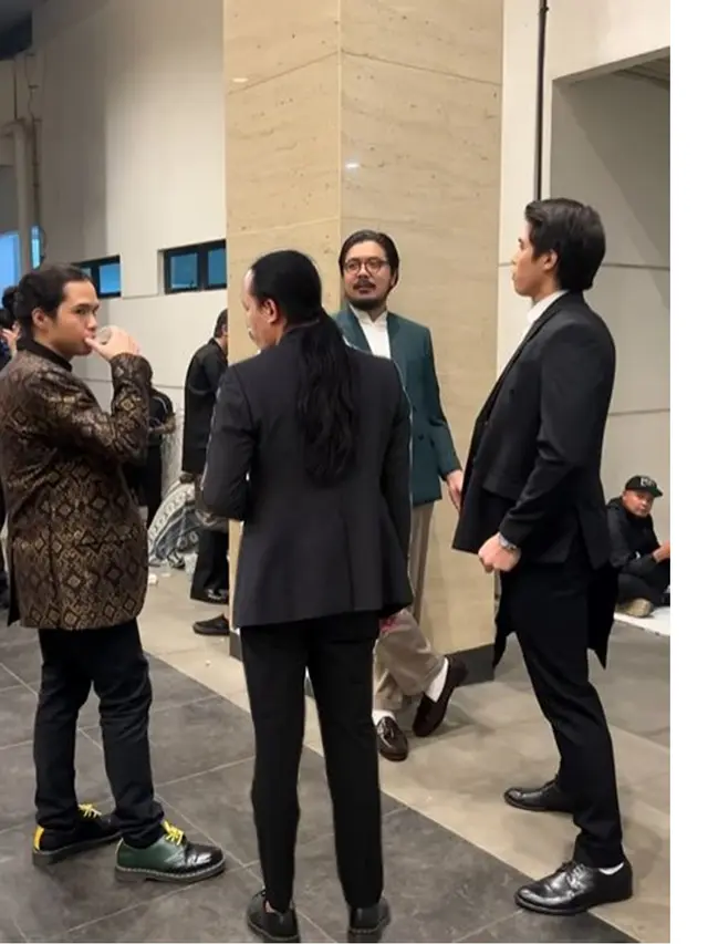 7 Editan Kocak Irfan Ghafur Nyempil di Video Artis, dari Fuji hingga Chelsea Islan