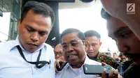 Menteri Sosial Idrus Marham menjawab pertanyaan awak media sebelum memasuki Gedung KPK, Jakarta, Rabu (15/4). Idrus akan diperiksa sebagai saksi dalam perkara suap terkait kesepakatan kontrak kerja sama pembangunan PLTU Riau-1. (Merdeka.com/Dwi Narwoko)