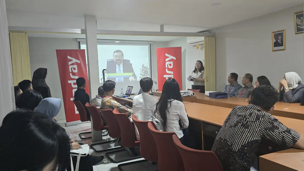 Para pakar dari RS YPK Mandiri dan RSCM yang mendalami uroginekologi yakni bidang kedokteran seputar saluran kemih dan organ panggul wanita berbagi ilmu dan teknologi terbaru. (Dok Istimewa)