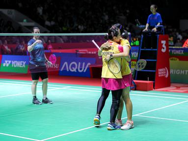 Dua ganda Indonesia, Lanny Tria Mayasari/Ribka Sugiarto di ganda putri dan Leo Rolly Carnando/Daniel Marthin di ganda putra menjadi dua wakil Indonesia pertama yang sukses melangkah ke semifinal Daihatsu Indonesia Masters 2024 setelah memetik kemenangan mudah atas lawan-lawannya pada laga perempatfinal di Istora Senayan, Jakarta, Jumat (26/1/2024). Lanny/Ribka sukses mengalahkan wakil Belanda, Debora Jille/Cheryl Seinen dengan 21-10, 21-16, sementara The Babies mengalahkan pasangan Denmark, Daniel Lundgaard/Mads Vestergaard dengan 21-14, 21-12. (Bola.com/Bagaskara Lazuardi)