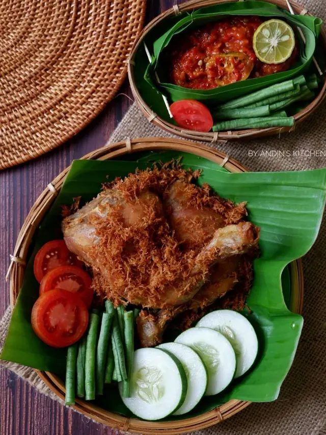 Seporsi ayam goreng serundeng