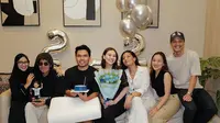 6 Potret Kejutan Ultah Aaliyah Massaid ke-23, Keluarga Ramai Kelilingi Tempat Tidurnya