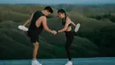 Inilah potret prewedding yang kesekian kalinya yang dilakukan Olivia MasterChef dan Ken Limanto. Sebagaimana yang telah diketahui, Olivia MasterChef sudah lama dikenal romantis dengan Ken Limanto. Keduanya dikenal sebagai pasangan yang kompak, terlebih usai bertunangan beberapa waktu lalu. (Liputan6.com/IG/olivia.mci8)