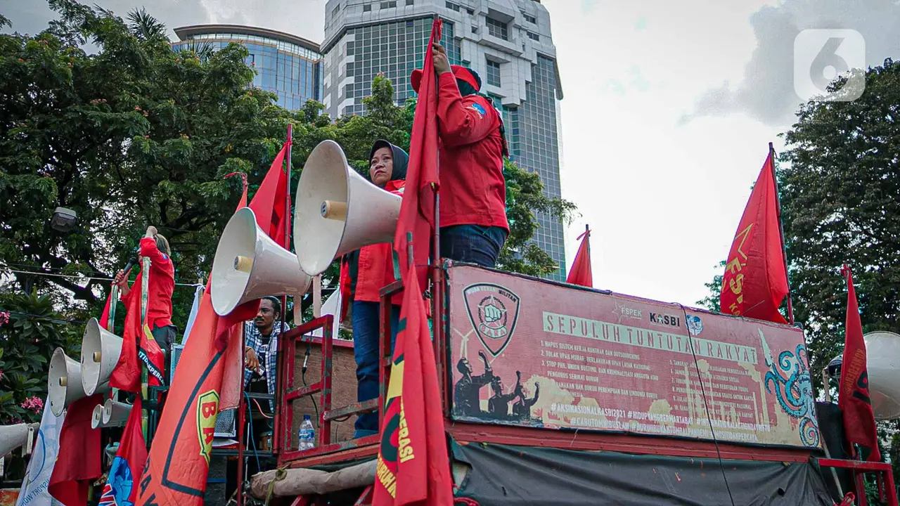 Buruh dan Mahasiswa Gelar Aksi Unjuk Rasa