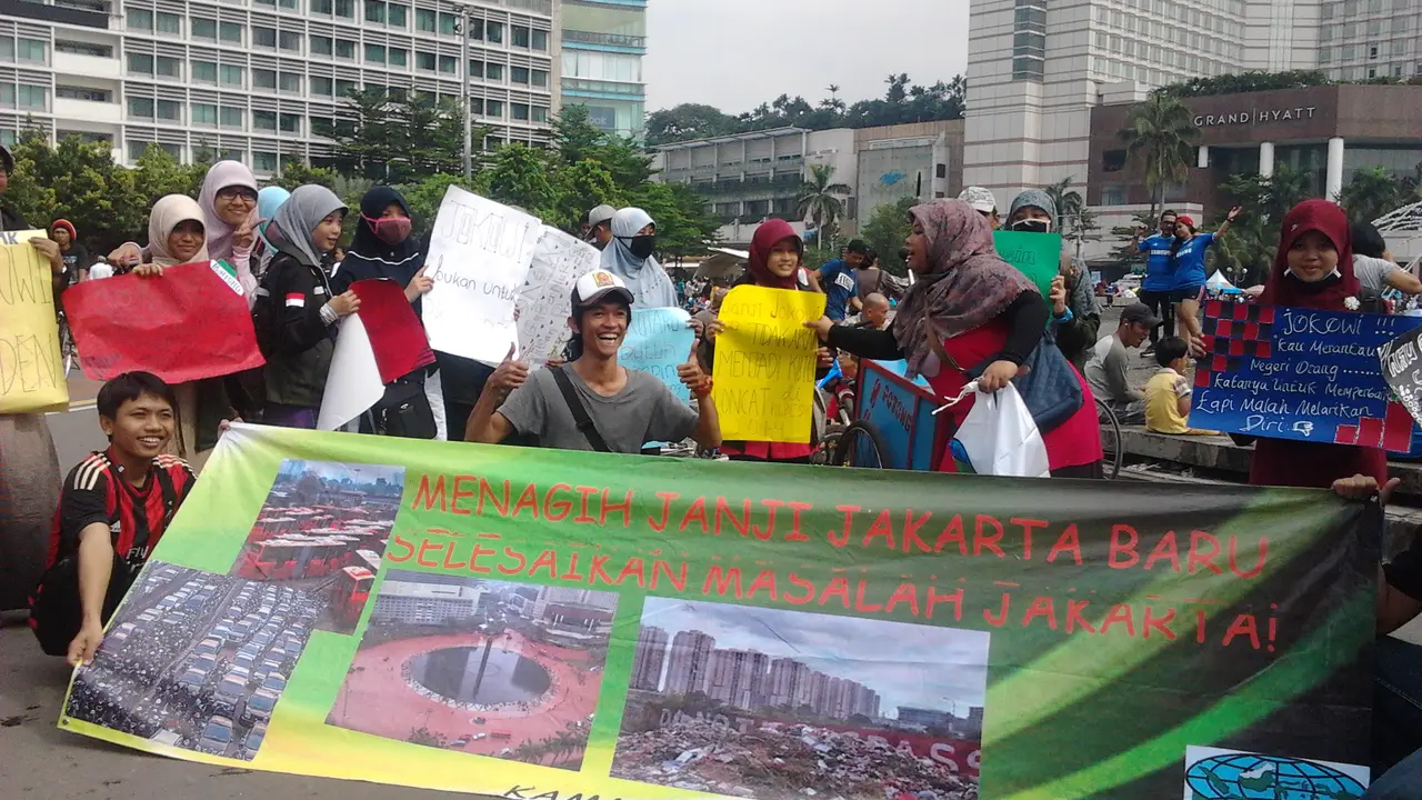 Aksi Tolak Jokowi Capres Warnai Car Free Day Jakarta