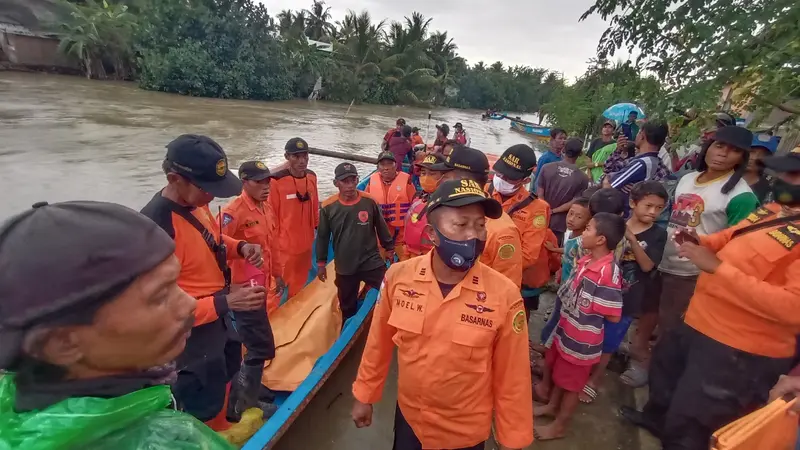 Jenazah Mbah Carmi ditemukan di Sungai Cibeureum. Ia merupakan korban perahu tenggelam di sungai tersebut. (Foto: Liputan6.com/Basarnas Cilacap)