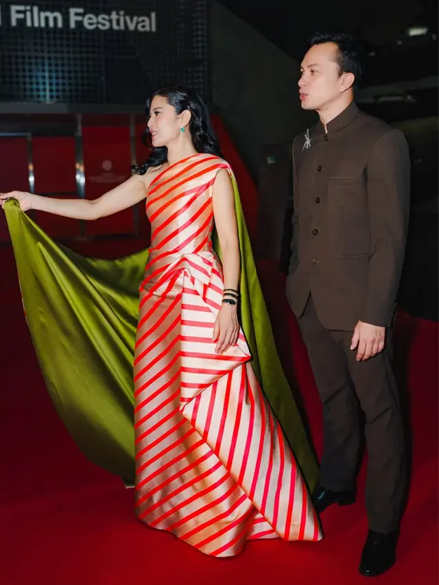 6 Gaya Dian Sastro dan Nicholas Saputra di Busan International Film Festival 2025