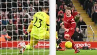 Harvey Elliott kini menjadi andalan Jurgen Klopp di lini tengah Liverpool. Pemain jebolan akademi Liverpool itu telah membuat 25 penampilan dengan mencetak 1 gol dan 2 assist di musim ini. Satu-satunya gol Elliott merupakan gol penentu kemenangan ketika Liverpool mencuri tiga poin dari kandang Crystal Palace di Liga Inggris. Harvey Elliott kini berumur 20 tahun. (AFP/Oli Scarff)
