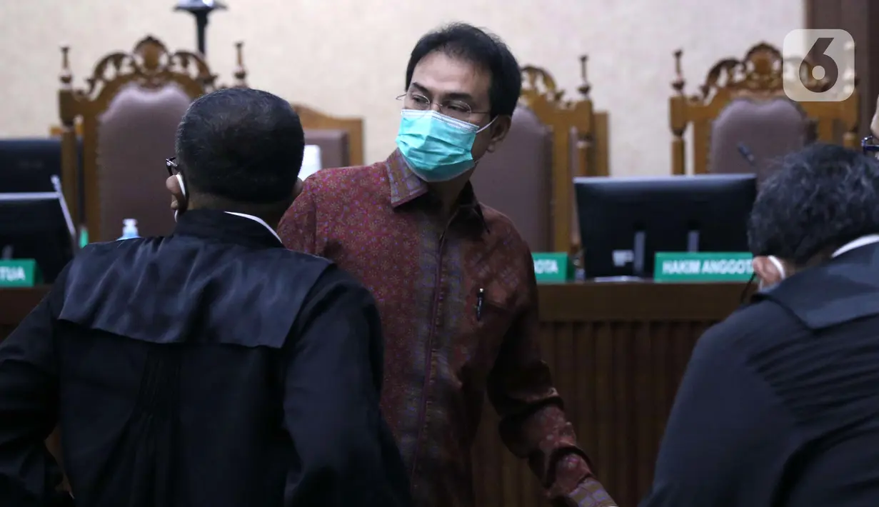 Terdakwa eks Wakil Ketua DPR RI Azis Syamsuddin saat menjalani sidang di Pengadilan Tipikor, Jakarta, Senin (6/12/2021). Azis menjalani sidang perdana pembacaan surat dakwaan JPU KPK terkait dugaan suap pengurusan perkara yang sedang ditangani KPK di Lampung Tengah. (Liputan6.com/Angga Yuniar)