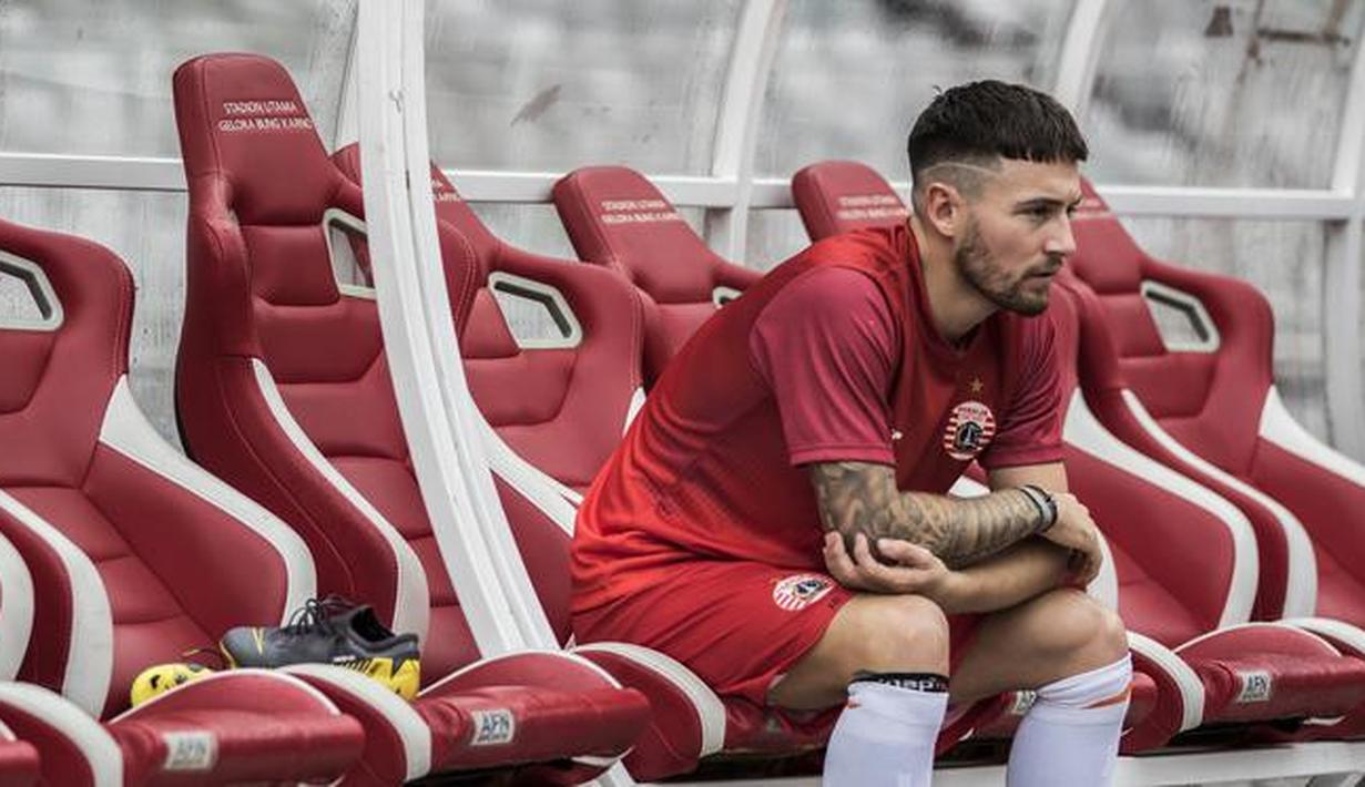 6. Marc Klok (Persija) - Marc Klok diharapkan dapat bisa menjadi tulang punggung skuat Persija di Shopee Liga 1 musim ini. Namun sayang di dua laganya bersama Persija, performa gelandang 26 tahun ini masih jauh dari harapan. (Bola.com/Vitalis Yogi Trisna)