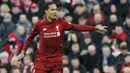 Bek Liverpool, Virgil van Dijk, saat melawan AFC Bournemouth pada laga Premier League di Stadion Anfield, Sabtu (9/2). Liverpool menang 3-0 atas AFC Bournemouth. (AP/Rui Vieira)