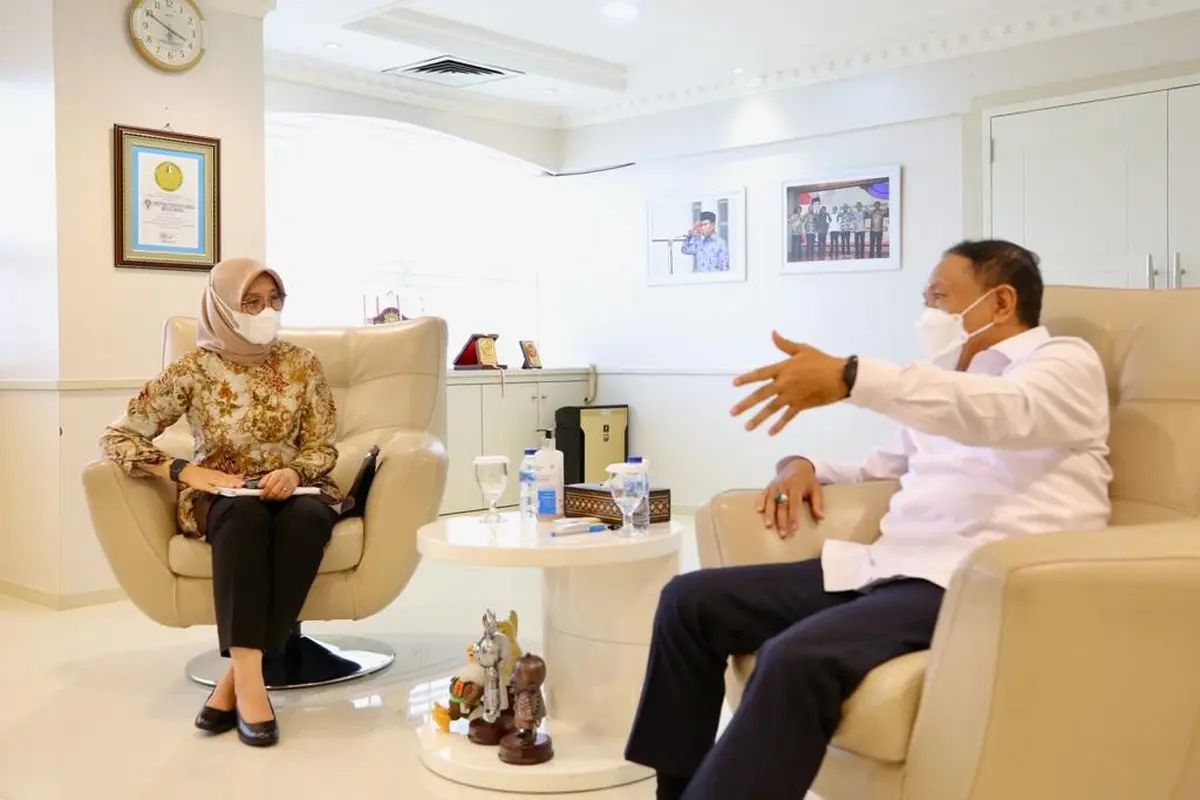 Bupati Banyuwangi Ipuk Fiestiandani (Kanan) bertemu Menpora RI Zainudin Amali (Istimewa)