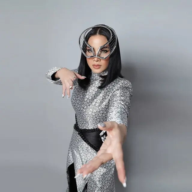 Dipuji Makin Langsing, Ini 6 Potret Terbaru Titi DJ di Usia 55 Tahun