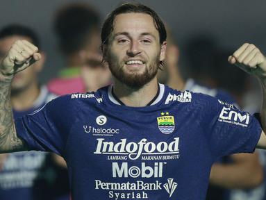 Pemain anyar Persib Bandung, Marc Klok mencetak satu-satunya gol ke gawang Barito Putera pada menit ke-86. (Foto: Bola.com/M Iqbal Ichsan)