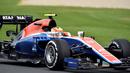 Rio Haryanto beraksi dengan mobil MRT05 saat latihan bebas pertama F1 GP Australia di Sirkuit Albert Park, Australia, Jumat (18/3/2016). (AFP/Saeed Khan))