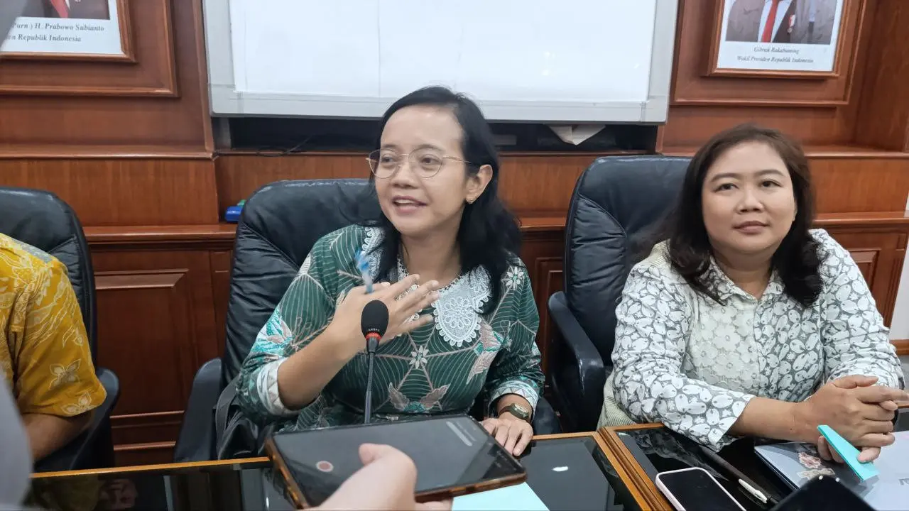 kepala biro humas, Alexandra Arri Cahyani