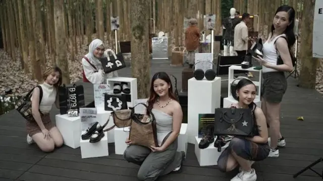 Kompetisi Mode Berkonsep Fesyen Berkelanjutan Dihelat di Tengah Hutan dengan 2.000 Pohon Jati