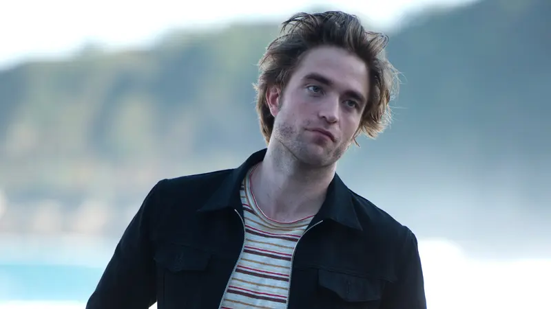 Gaya Robert Pattinson Saat Hadiri Festival Film San Sebastian