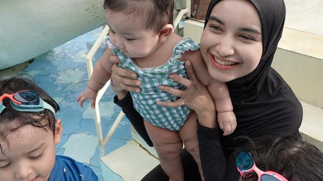 6 Potret Cut Intan Nabila Bareng Tiga Buah Hati, Dapat Hak Asuh Anak