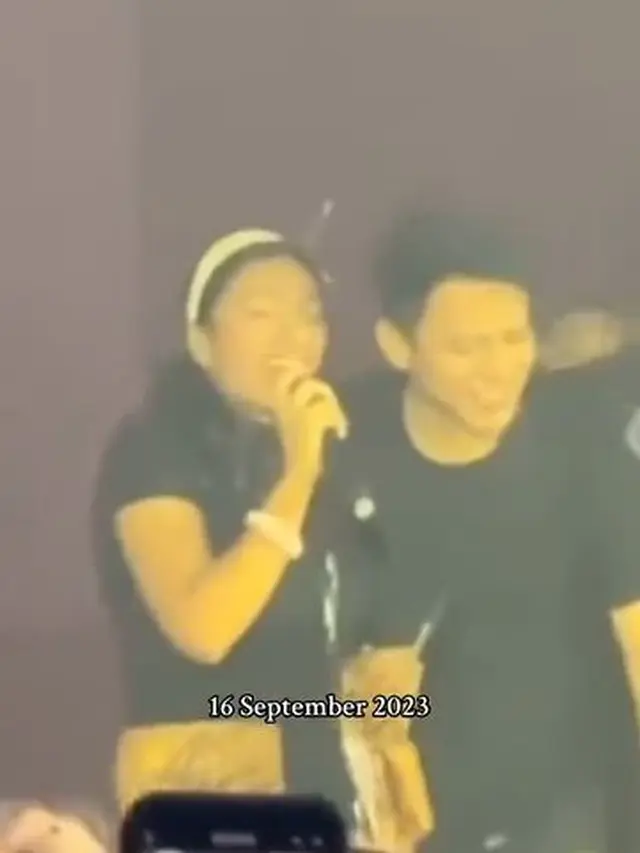 6 Potret Alleia Nyanyi Bareng Ariel Noah, Ayah Anak Sama-Sama Berkarisma