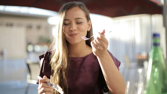Mengantuk Setelah Makan? Cari Tahu Penyebab dan Solusinya di Sini!