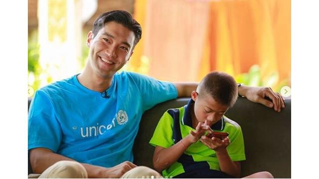 7 Potret Siwon Super Junior Saat Jadi Duta UNICEF Ini Bikin Salut