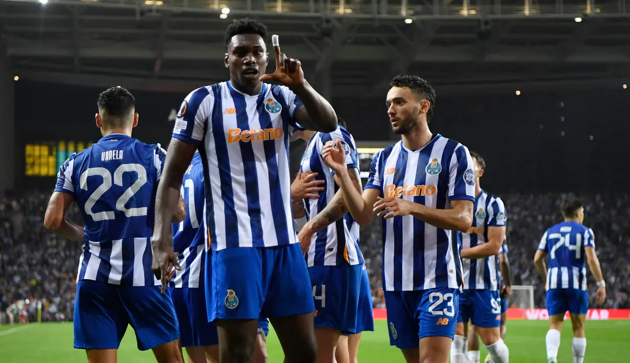 Di babak kedua, Samu Omorodion kembali mencetak gol untuk FC Porto di menit ke-50. (MIGUEL RIOPA/AFP)