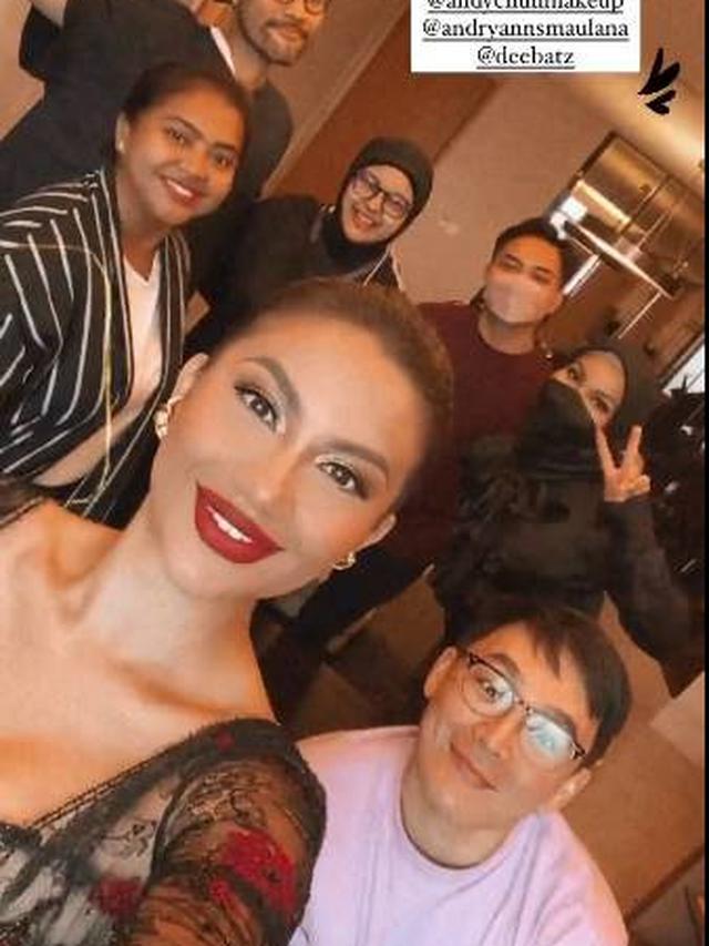 7 Potret Terbaru Ariel Tatum Berkebaya, Dikabarkan Sudah Lamaran