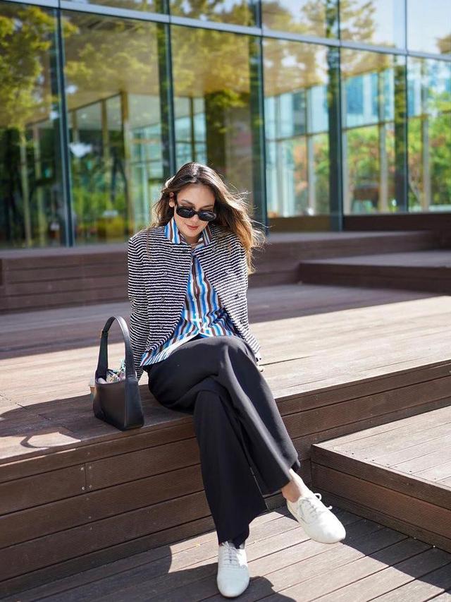 8 Ide Outfit Kemeja untuk Kerja yang Stylish dari Maudy Ayunda hingga Lesti Kejora