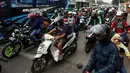 Sejumlah pemudik sepeda motor mendominasi jalur pantai utara (pantura) Cirebon, Jawa Barat, Kamis (22/6). Puncak arus mudik yang masuk ke wilayah Kabupaten Cirebon diprediksi akan terjadi mulai Jumat (23/6) malam. (Liputan6.com/Johan Tallo)