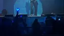 Reaksi antusias penggemar yang hadir di konser tersebut semakin menambah kesan mendalam bagi Ghea. Kolaborasi itu menjadi momen bersejarah bagi penyanyi 26 tahun tersebut. Apalagi di akhir duet, Kyuhyun memeluk Ghea, yang disambut teriakan refleksnya. (Liputan6.com/IG/@gheaindrawari)