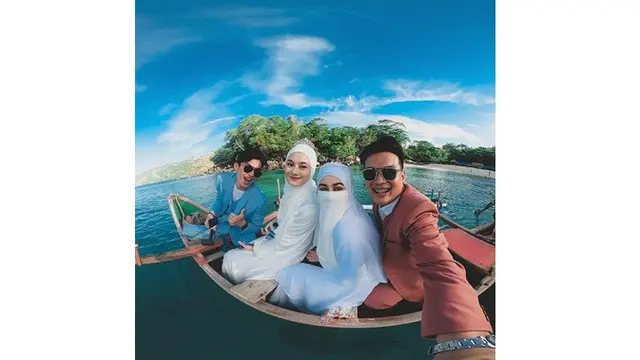 7 Potret Kebersamaan Personel Adam Musik dengan Istri, Kompak Banget